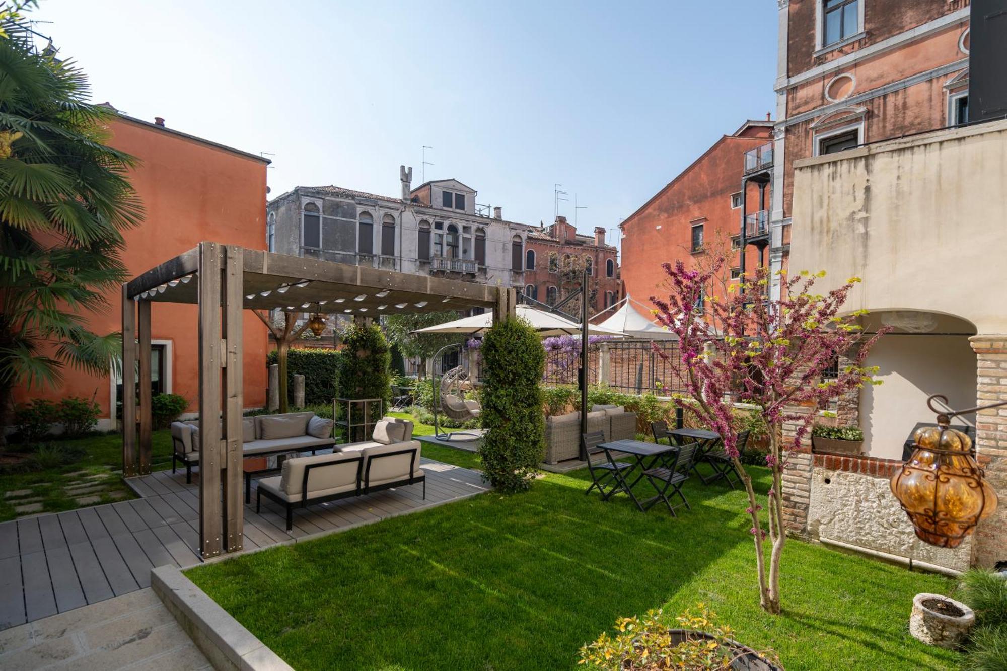 Palazzo Morosini Degli Spezieri - Lifestyle Apartments Венеция Экстерьер фото