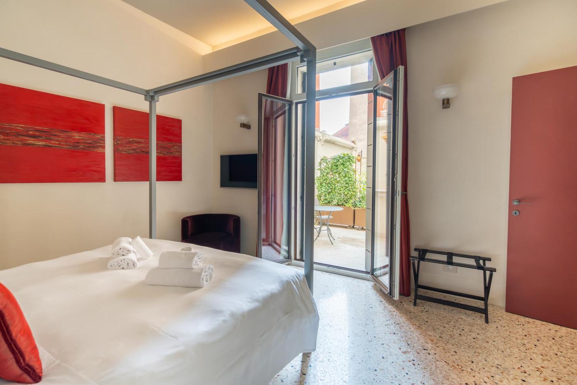 Palazzo Morosini Degli Spezieri - Lifestyle Apartments Венеция Экстерьер фото