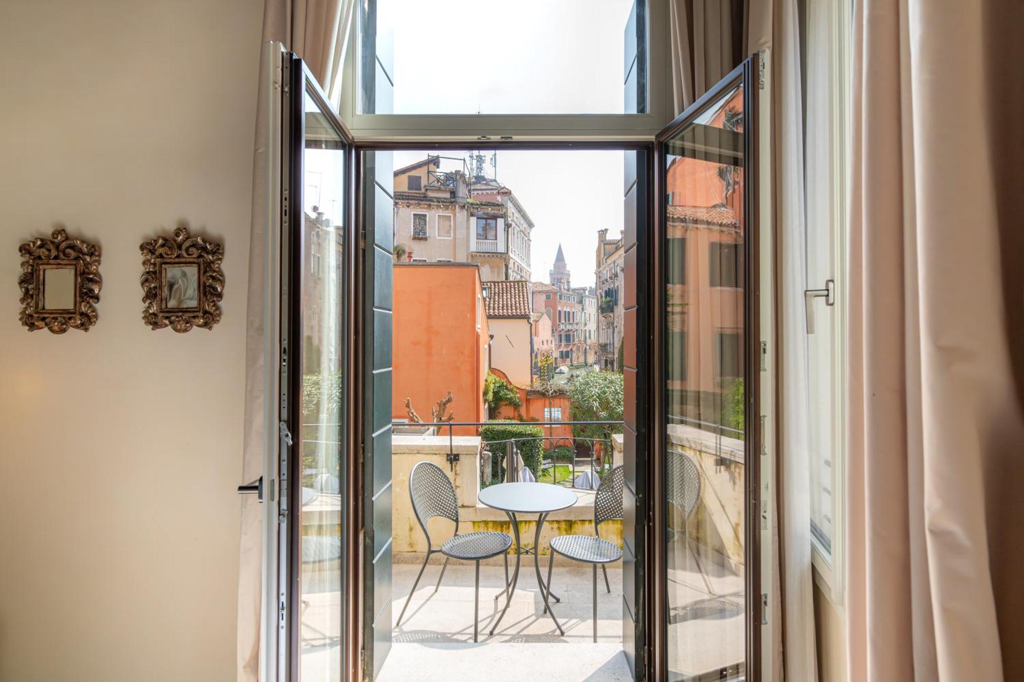 Palazzo Morosini Degli Spezieri - Lifestyle Apartments Венеция Экстерьер фото